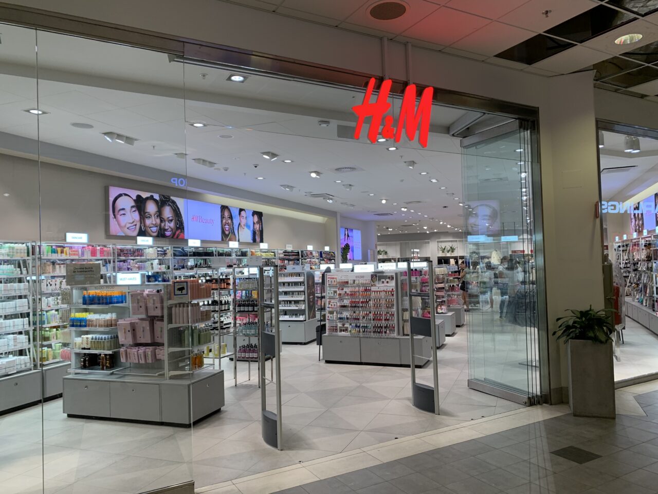 H&M HM Logo On Store Front Entrance