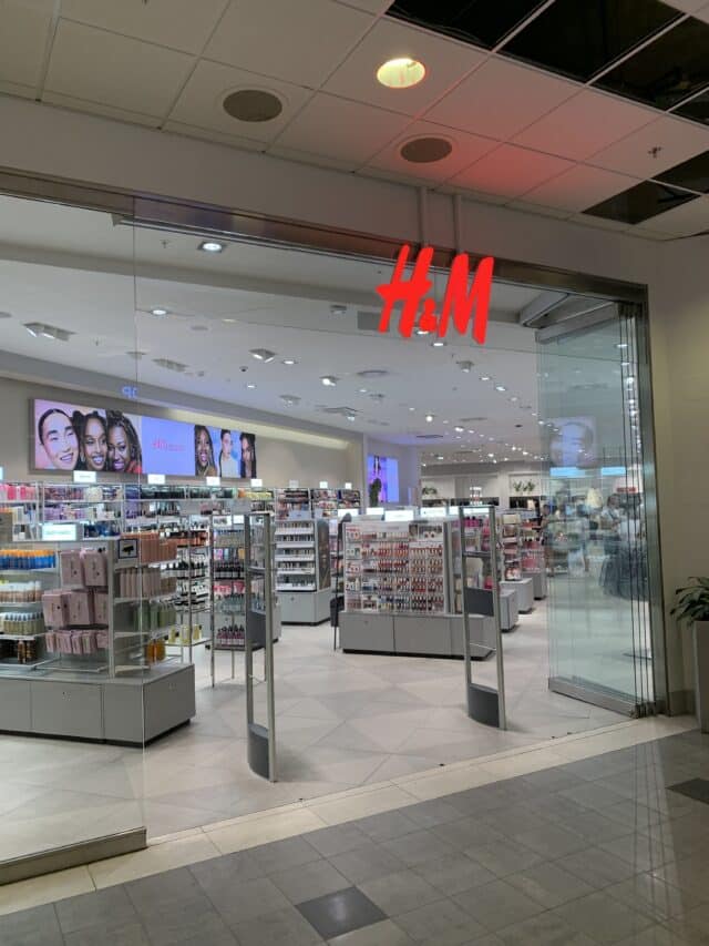 H&M HM Store Entrance Sign